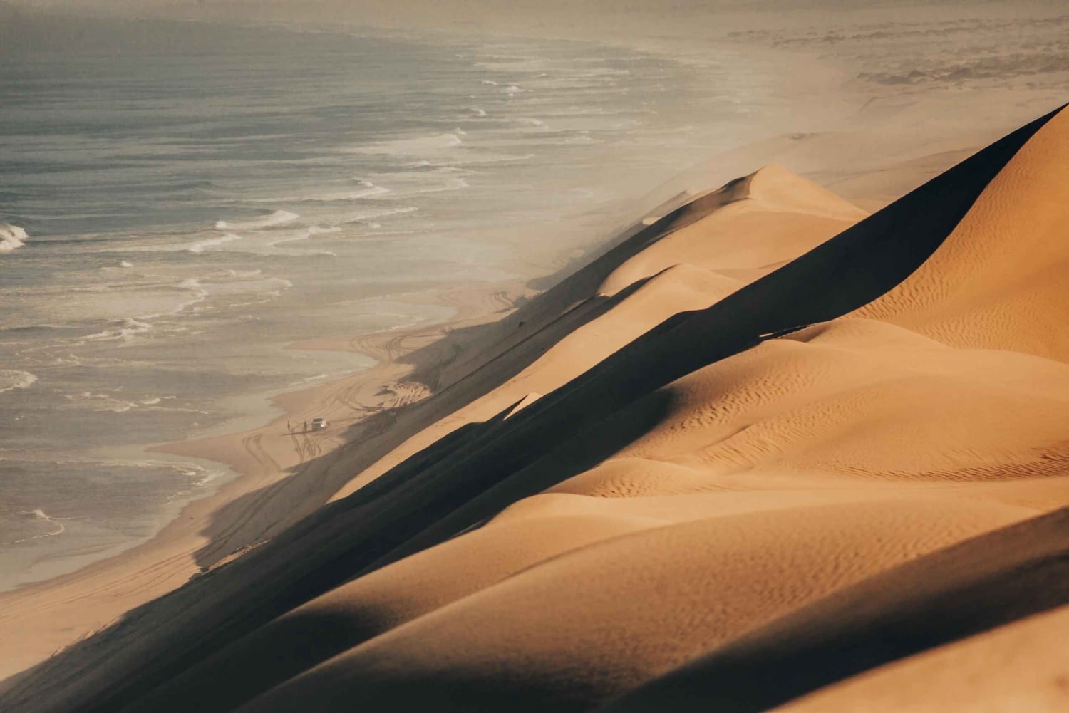 WalvisBay: Full-Day Tour to Sandwich Harbour and Spitzkoppe