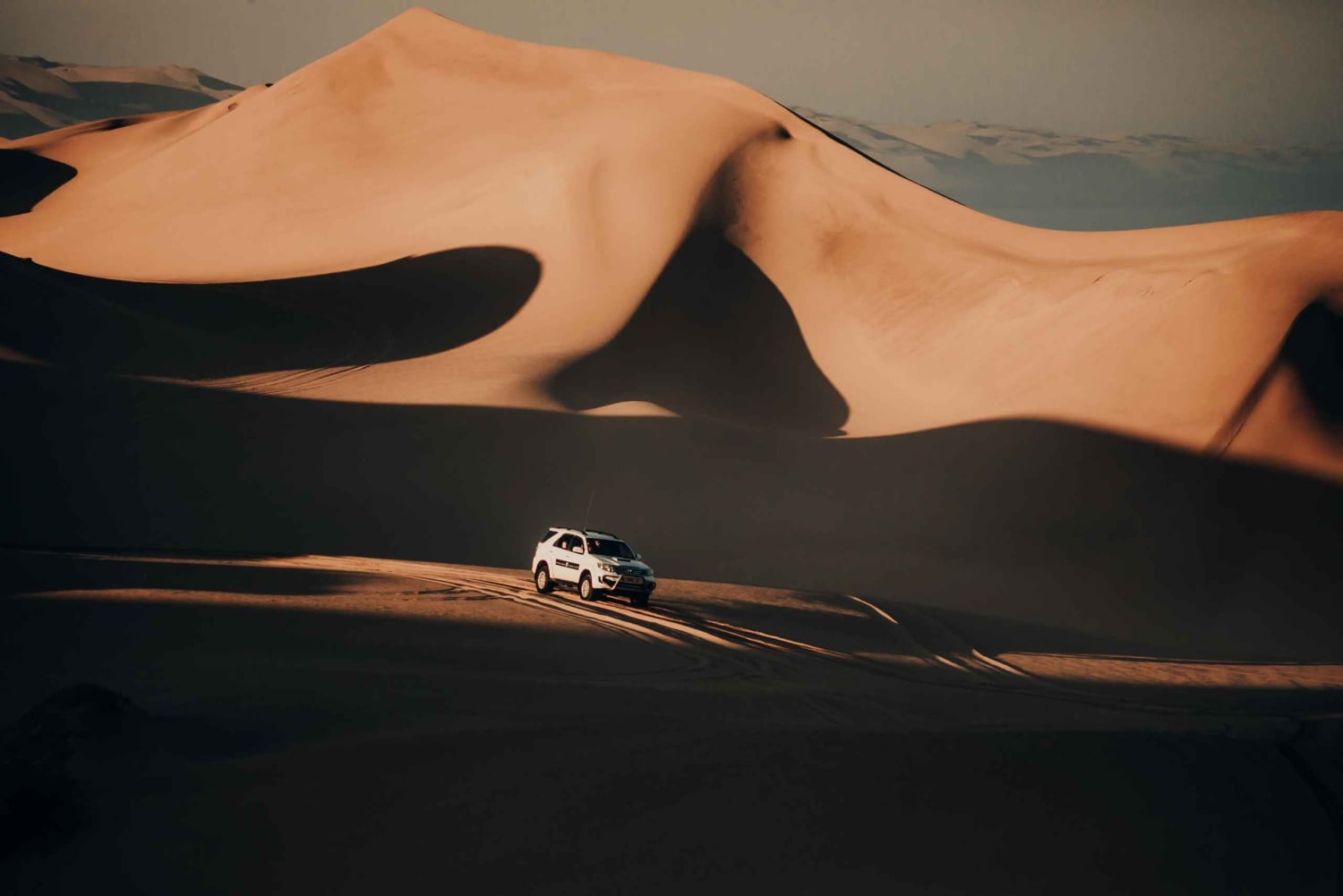 WalvisBay: Full-Day Tour to Sandwich Harbour and Spitzkoppe