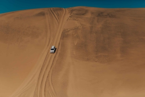 WalvisBay: Full-Day Tour to Sandwich Harbour and Spitzkoppe