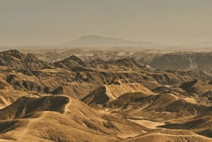 WalvisBay: Full-Day Tour to Sandwich Harbour and Spitzkoppe