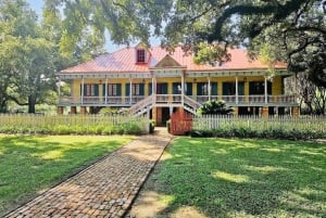From New Orleans: Oak Alley or Laura Plantation Tour