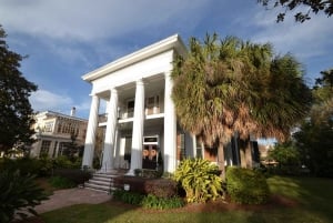 New Orleans: Garden District and Lafayette Cemetery Tour