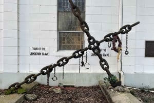 Ghosts & Voodoo: Explore NOLA's French Quarter & Garden