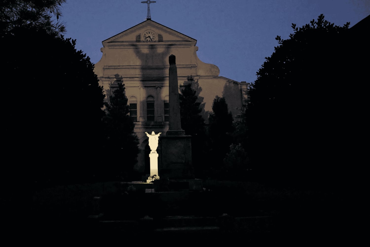 Haunted French Quarter Ghost Tour with Local Guide