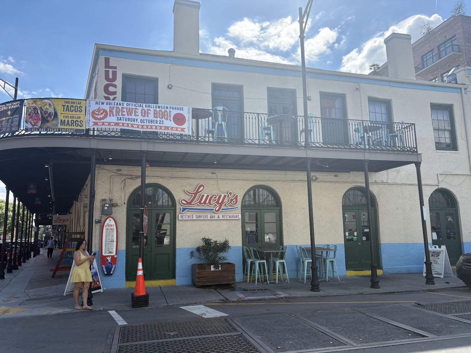 Lucy's Retired Surfers Bar & Restaurant