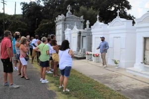 New Orleans: 2.5-Hour City & Cemetery Tour by Bus