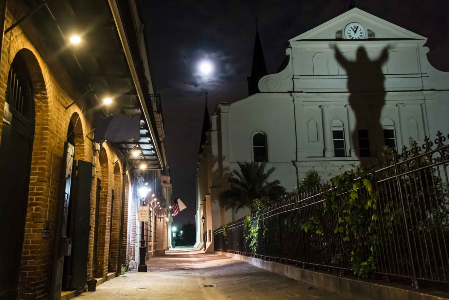 New Orleans: 2-Hour Ghosts & Vampires Walking Tour