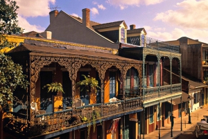 New Orleans: City Tour with Refreshing Beverage and Souvenir