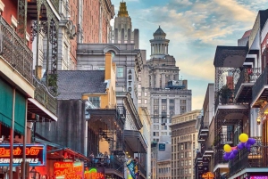 New Orleans: City Tour with Refreshing Beverage and Souvenir
