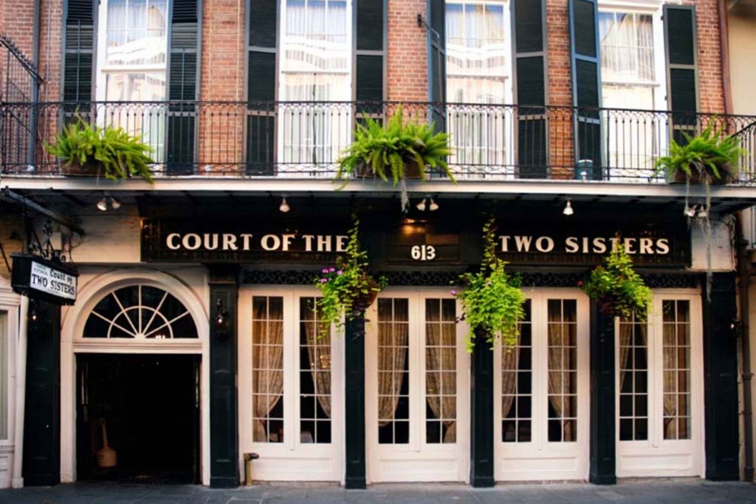 New Orleans: 'Court of Two Sisters' Jazz Brunch Buffet