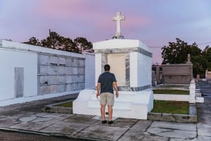 New Orleans: Dead of Night Ghosts and Cemetery Bus Tour