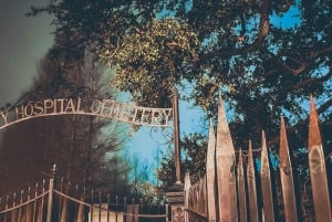 New Orleans: Dead of Night Ghosts and Cemetery Bus Tour