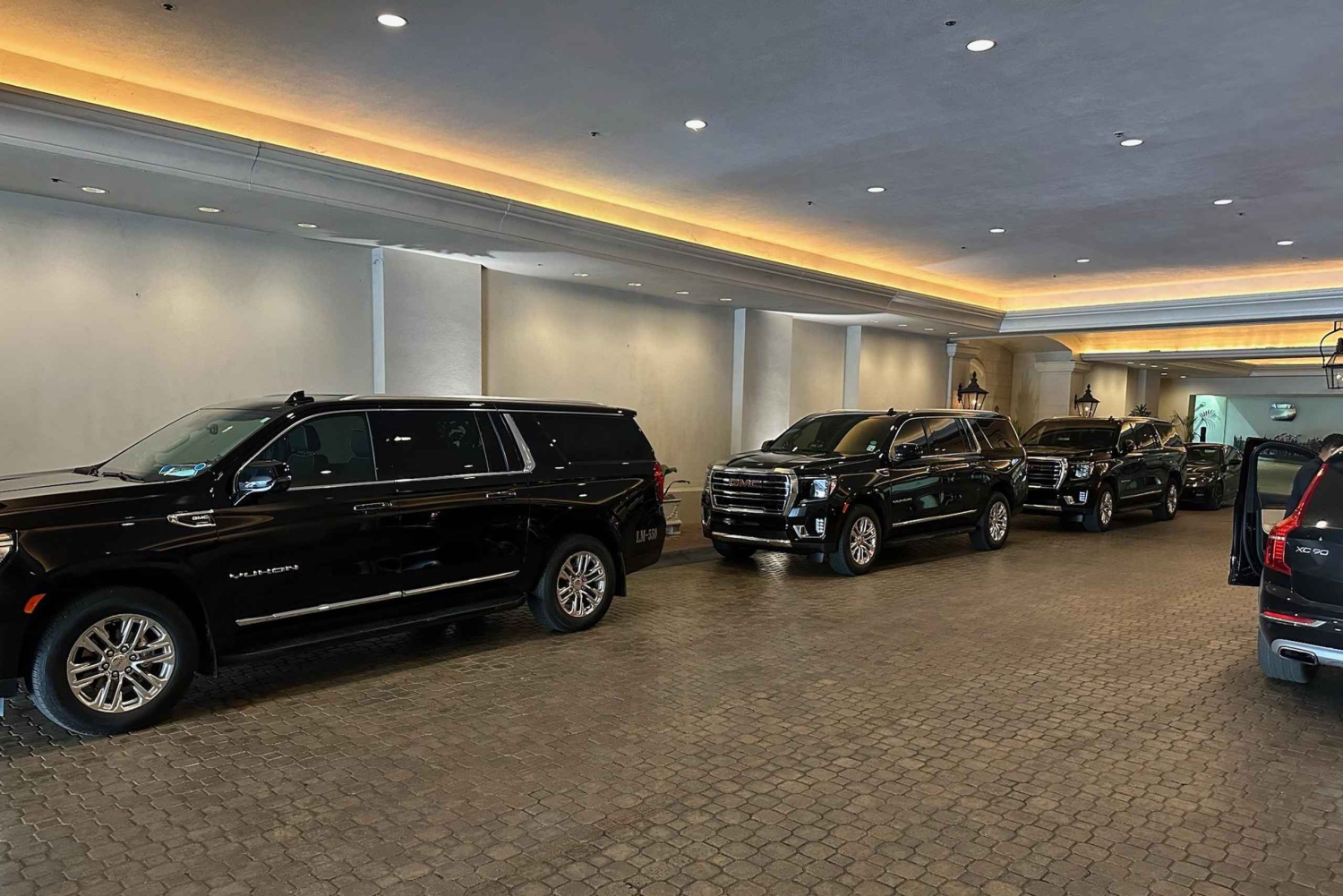New Orleans Limo: Airport Transfer, Corporate Transport