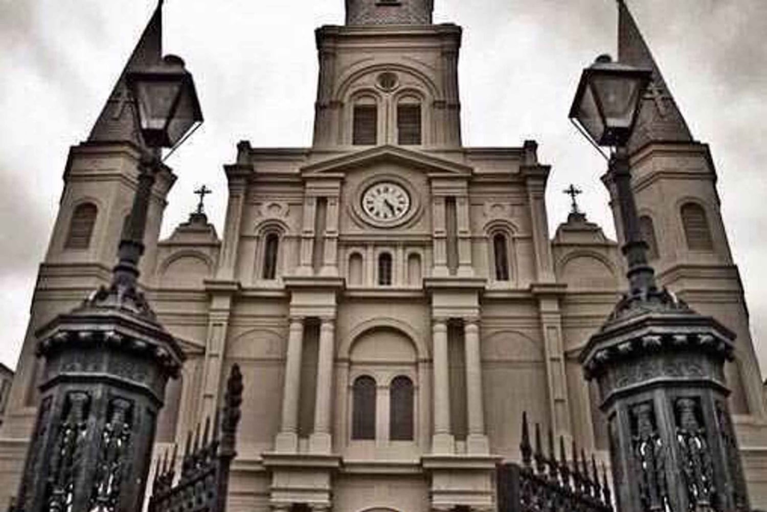 New Orleans: Private Haunted Excursion Tour