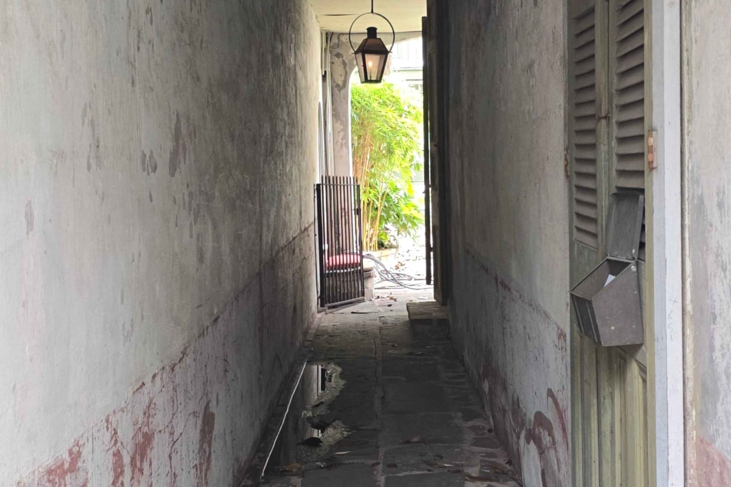 ニューオーリンズ：「フレンチクォーターの影」ウォーキングツアー