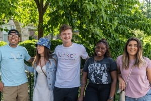 New Orleans: Tombs and Mansions of the Garden District