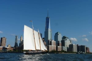 NYC: Kreuzfahrt mit der Freiheitsstatue an Bord eines klassischen Segelboots