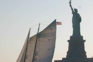 NYC: Día de la Estatua de la Libertad en la Goleta Adirondack