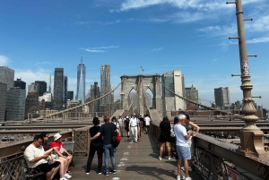 NYC: Tour del ponte di Brooklyn e di DUMBO con traghetto sull'East River