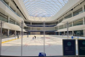 Sueño Americano: Entrada a la pista cubierta de patinaje sobre hielo