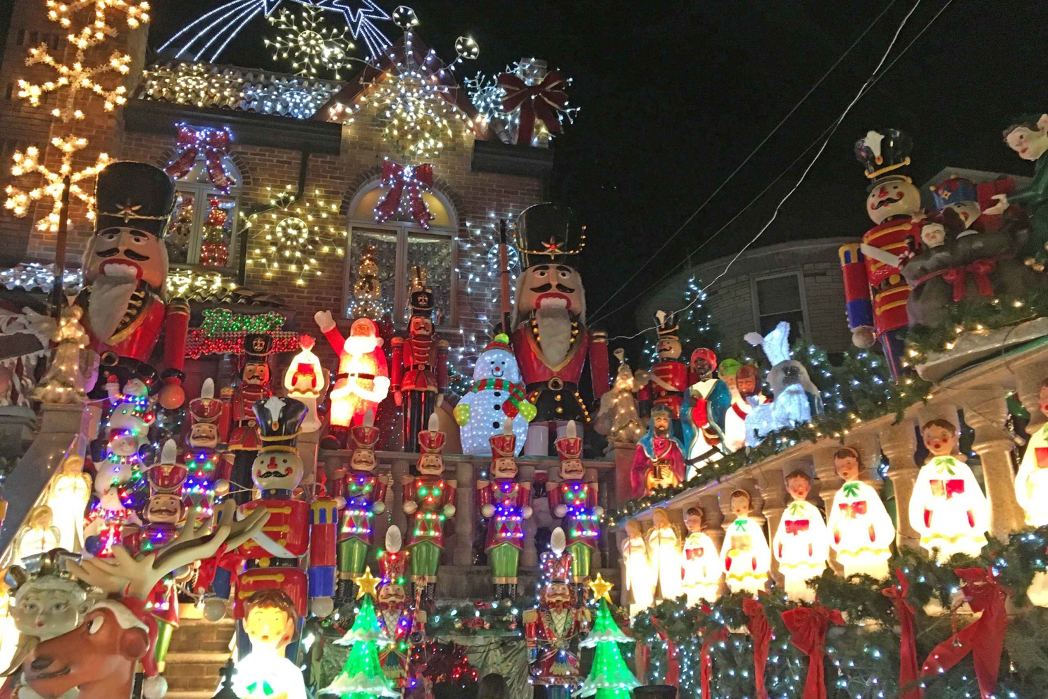 ブルックリン：ダイカー ハイツ クリスマス ウォーキングツアー