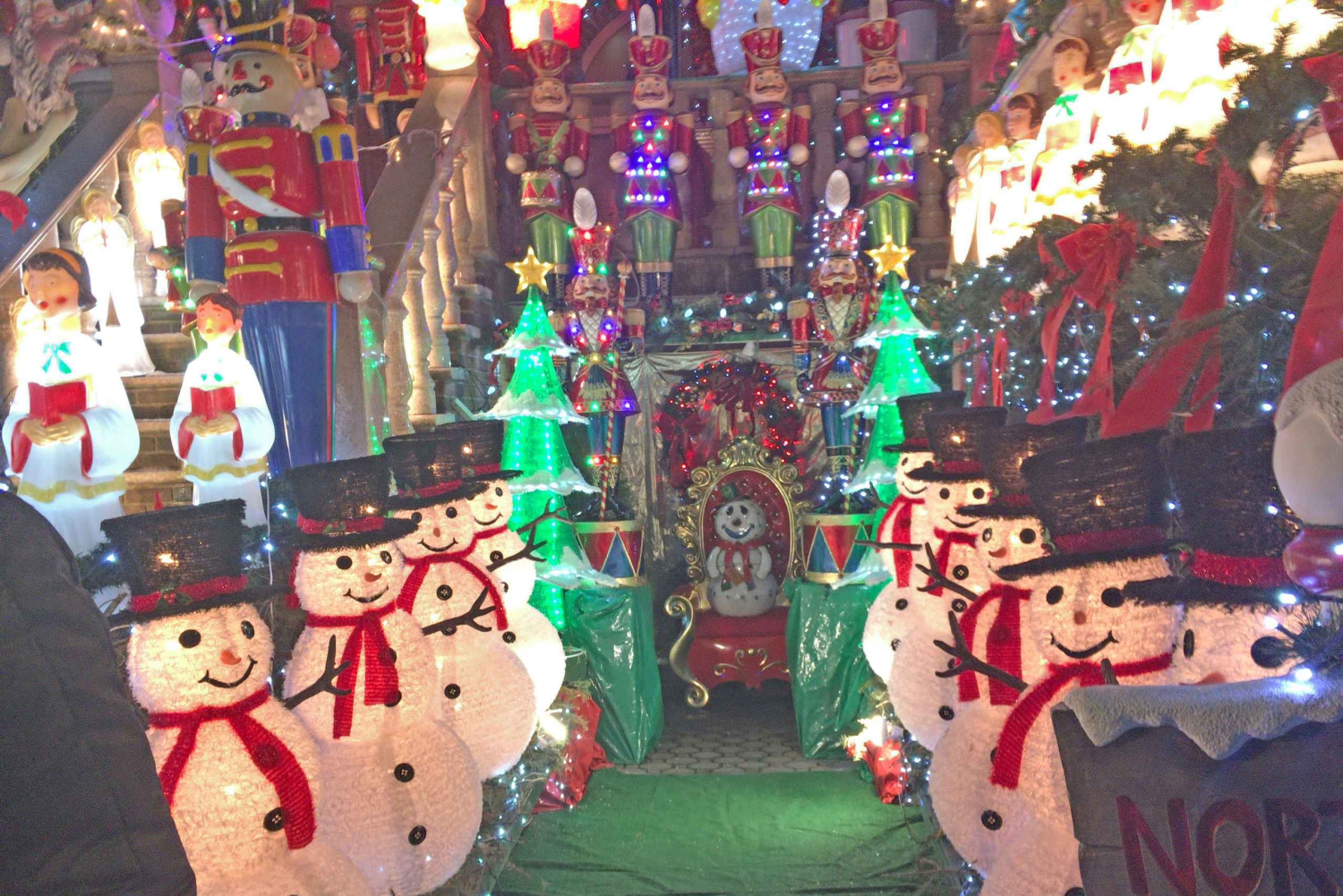 ブルックリン：ダイカー ハイツ クリスマス ウォーキングツアー