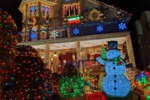 Passeio noturno com luzes de Natal