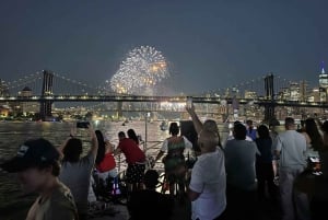 Crucero turístico con música y luces de la ciudad