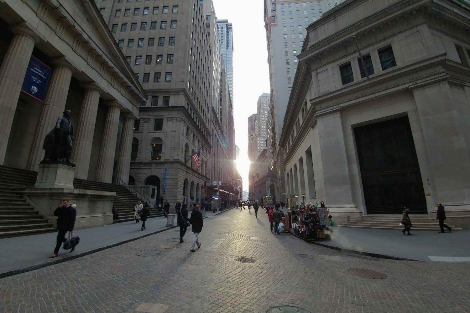 Erforsche die Geschichte der Wall Street: Eine selbstgeführte Audiotour