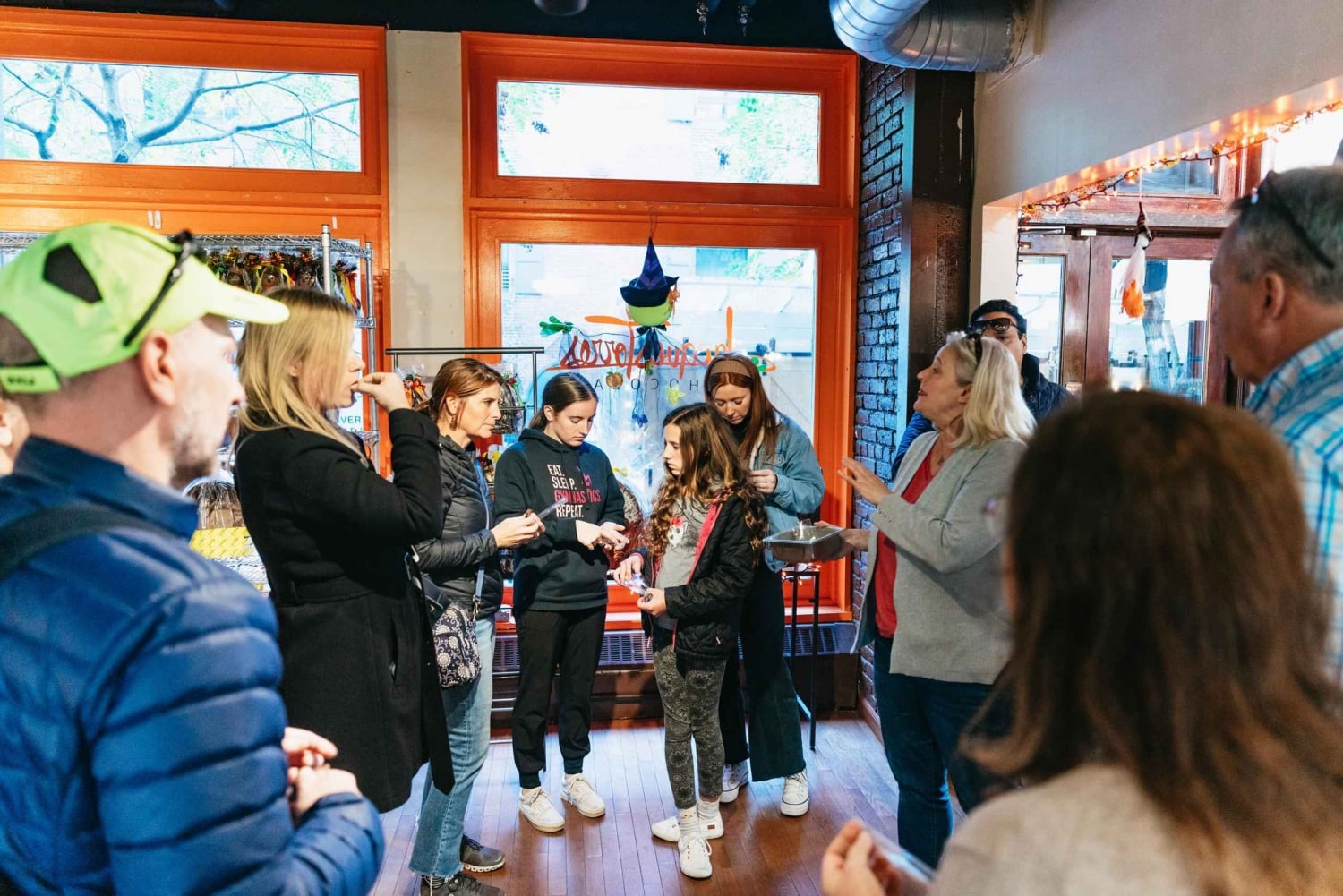 マンハッタン発：ブルックリンの食と文化を巡る半日バスツアー