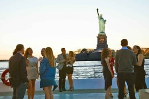 Von New Jersey aus: New York City Buffet Mittagessen oder Dinner Cruise