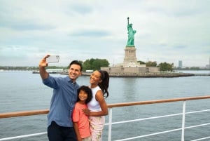 Von New Jersey aus: New York City Buffet Mittagessen oder Dinner Cruise