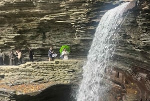 Da NYC: Tour di 2 giorni alle Cascate del Niagara con shopping negli outlet