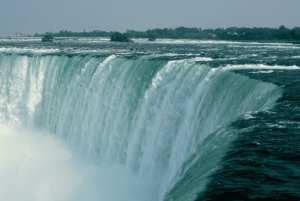 From NYC: Niagara Falls Day Trip with Optional Boat Ride