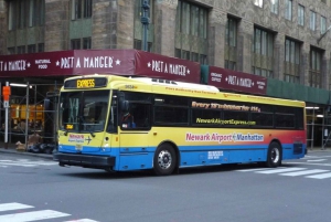 Manhattanilla: Manhattan: Bussikuljetus Newarkin lentokentältä/ Newarkin lentokentälle