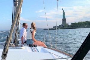 NYC: Tour privato in barca a vela alla Statua della Libertà