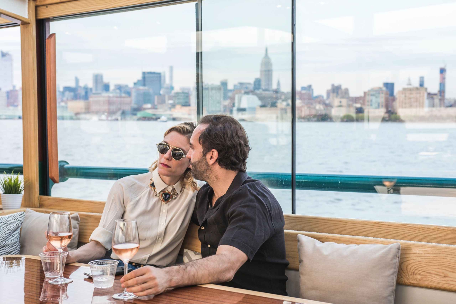 Manhattan: Statuen- und Skyline-Kreuzfahrt an Bord einer Luxusyacht