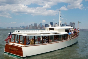 Manhattan: Crociera con statue e skyline a bordo di uno yacht di lusso