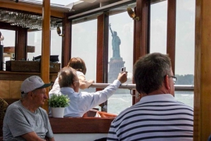 Manhattan: Crucero por la Estatua y el Skyline a bordo de un yate de lujo