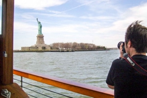Manhattan: Statue- og skyline-cruise om bord på en luksusyacht