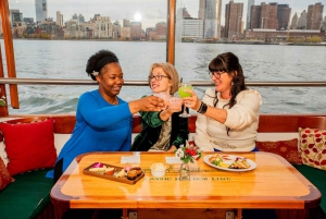 Manhattan: Statuen- und Skyline-Kreuzfahrt an Bord einer Luxusyacht