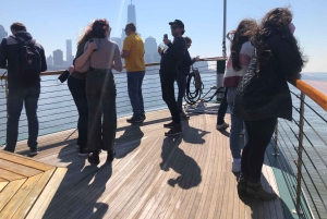 Manhattan: Statuen- und Skyline-Kreuzfahrt an Bord einer Luxusyacht