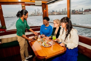 Manhattan: Statuen- und Skyline-Kreuzfahrt an Bord einer Luxusyacht