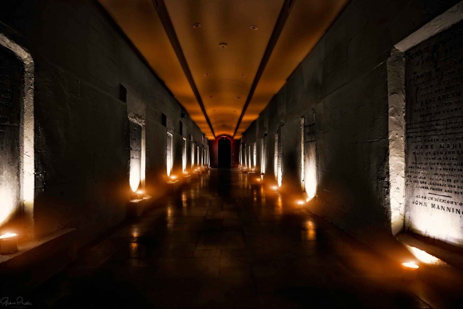 Nowy Jork: katakumby przy świecach