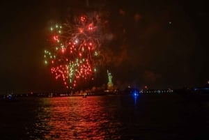 NYC: New Year’s Fireworks Cruise Premium Open Bar, Buffet