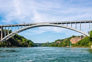 New York City: Viaggio guidato di notte alle Cascate del Niagara