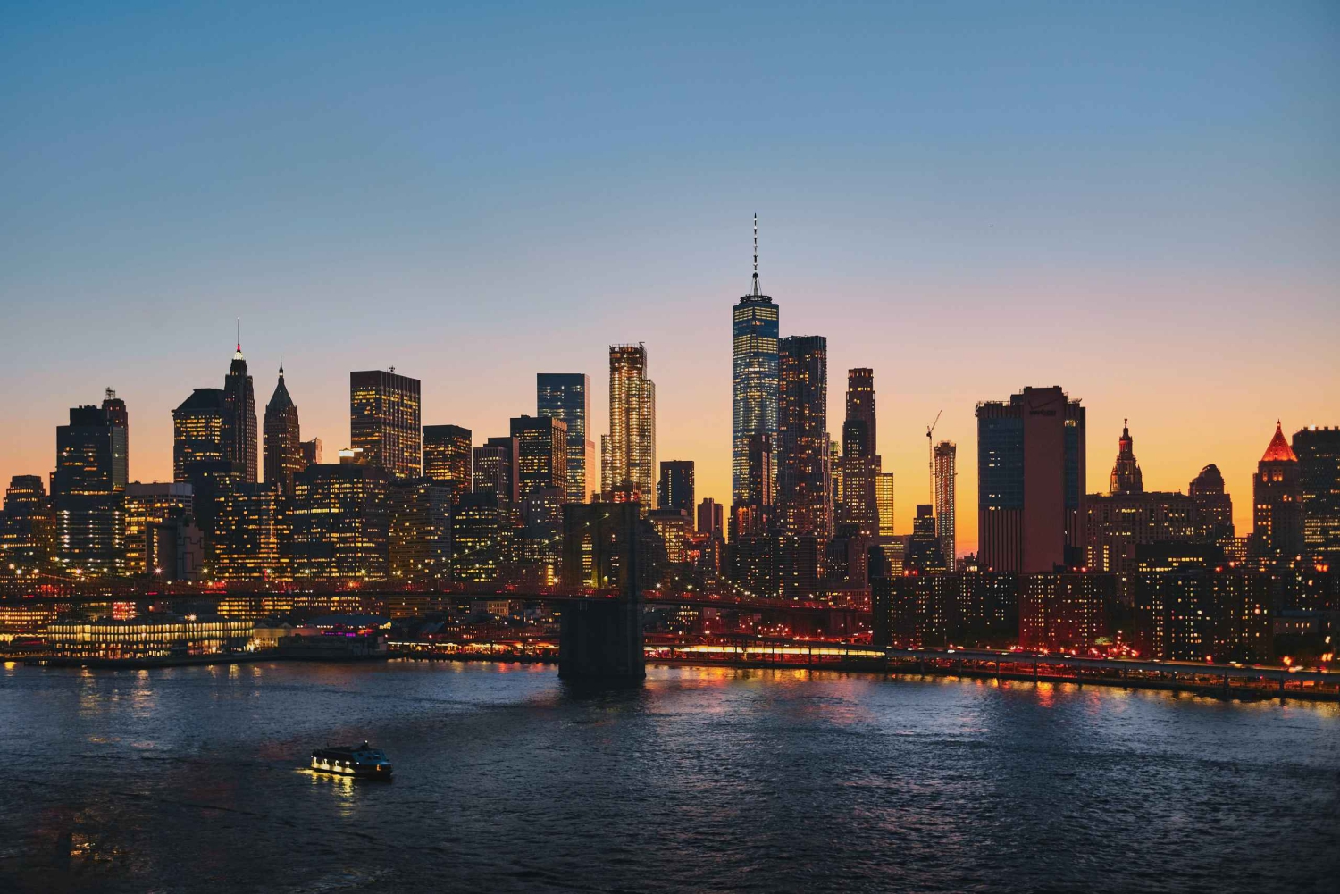 New York City: Skyline bustur om natten med Pizza Slice