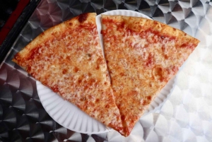 New York City: Skyline bustur om natten med Pizza Slice