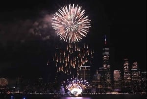 Horizonte de Nueva York y fuegos artificiales del 4 de julio