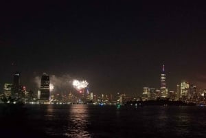 Vue de la ville de New York et feux d'artifice du 4 juillet